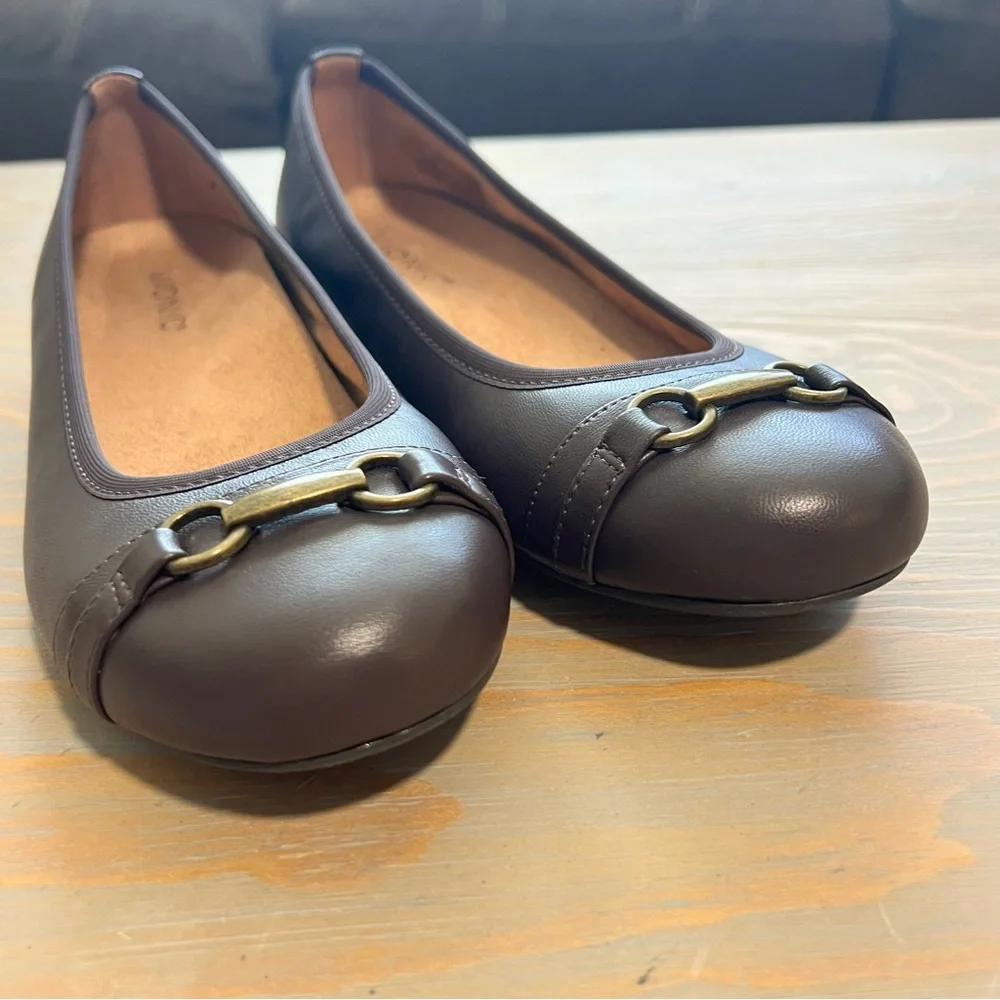 VIONIC DELANIE FLAT size 8 in chocolate brown leather